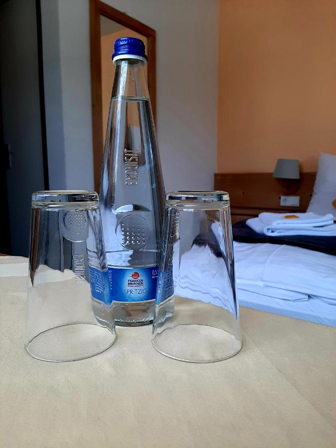 Hotel Landgasthof Frankenstern 格斯韦因斯泰因 外观 照片