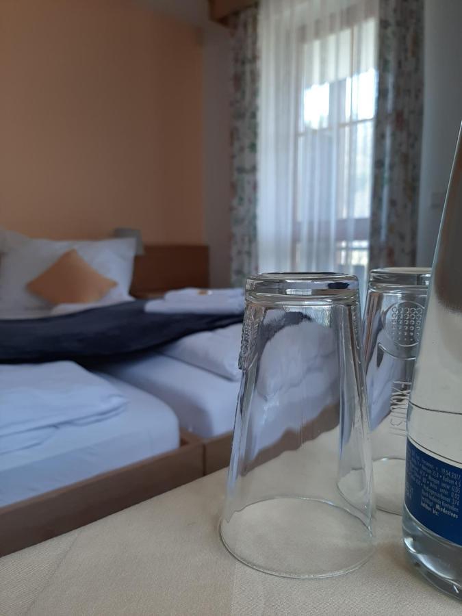 Hotel Landgasthof Frankenstern 格斯韦因斯泰因 外观 照片