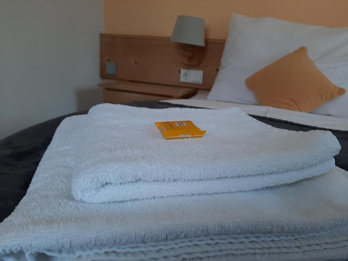 Hotel Landgasthof Frankenstern 格斯韦因斯泰因 外观 照片