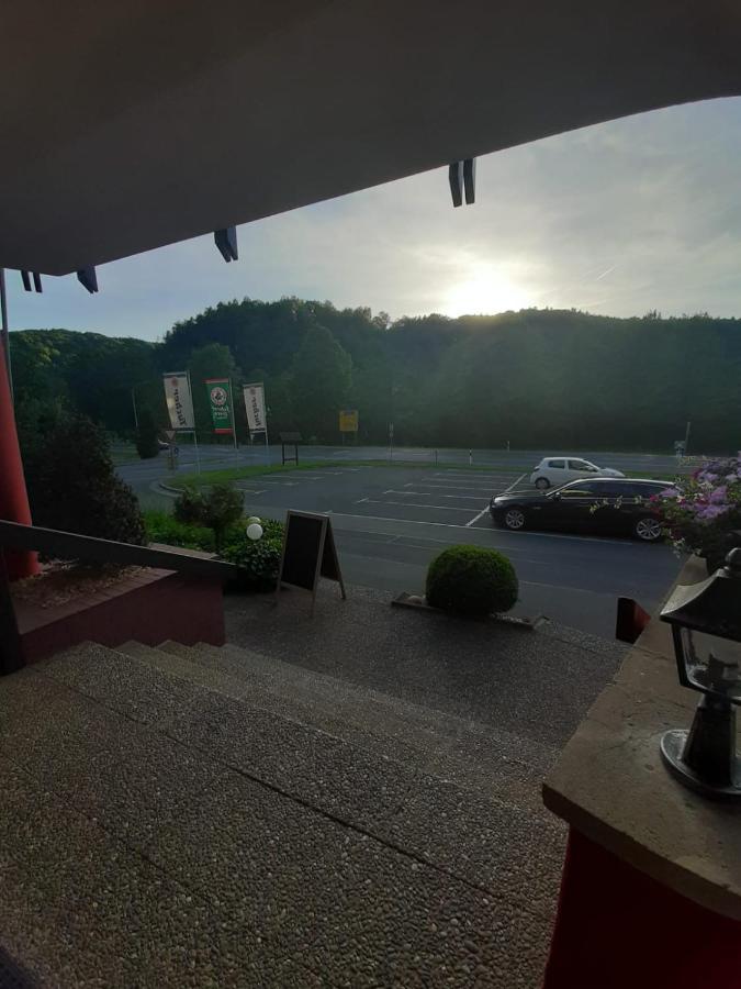 Hotel Landgasthof Frankenstern 格斯韦因斯泰因 外观 照片